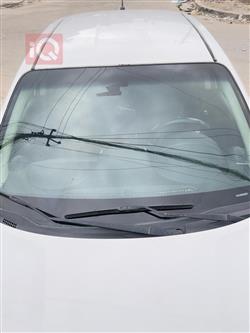 نيسان فيرسا